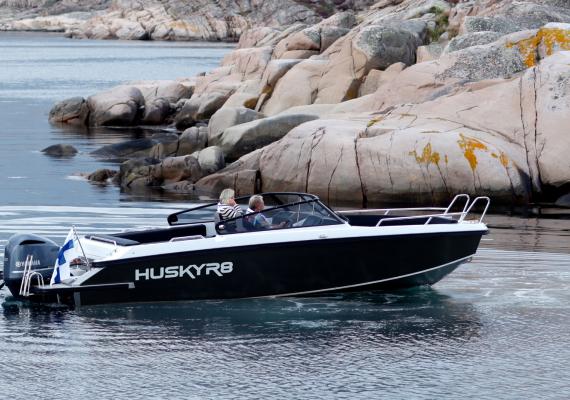 Husky R8 Alumiinivene Salomarine